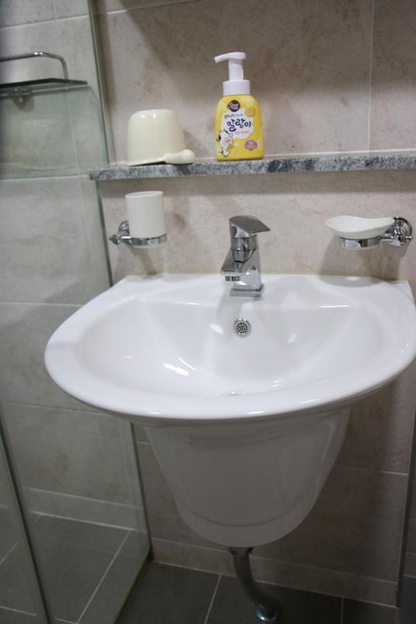Hongdae Residence-2 1Min From Hongik Uni Station Exit #1 Seul Esterno foto